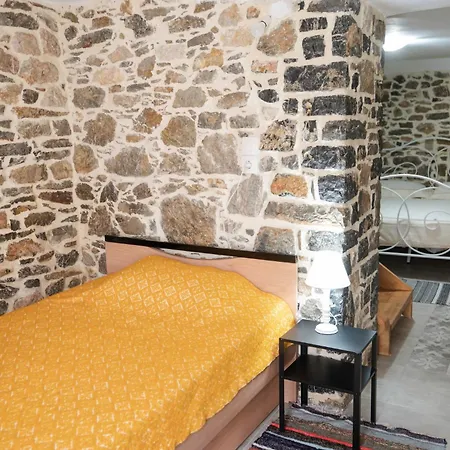 πέτρινο αλώνι Panagia (Kymi-Aliveri, Evia)