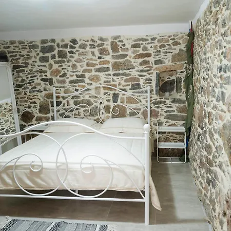 πέτρινο αλώνι Panagia (Kymi-Aliveri, Evia)