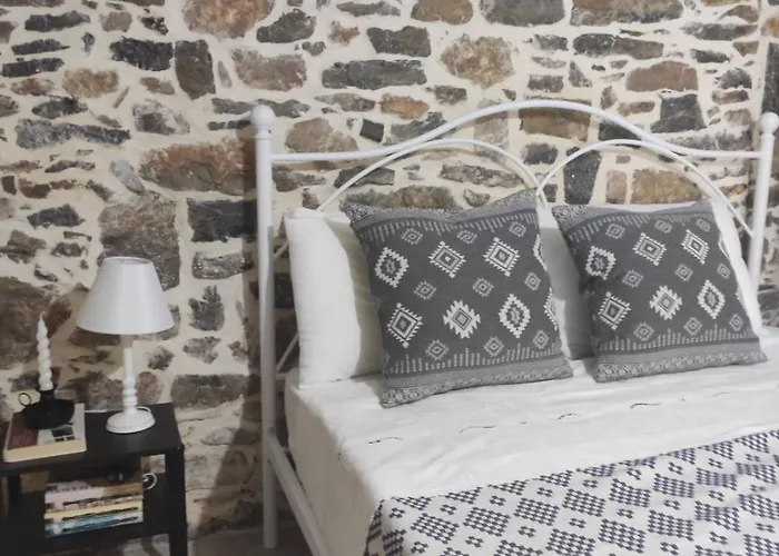 Σπίτι διακοπών πέτρινο αλώνι Panagia (Kymi-Aliveri, Euboea)