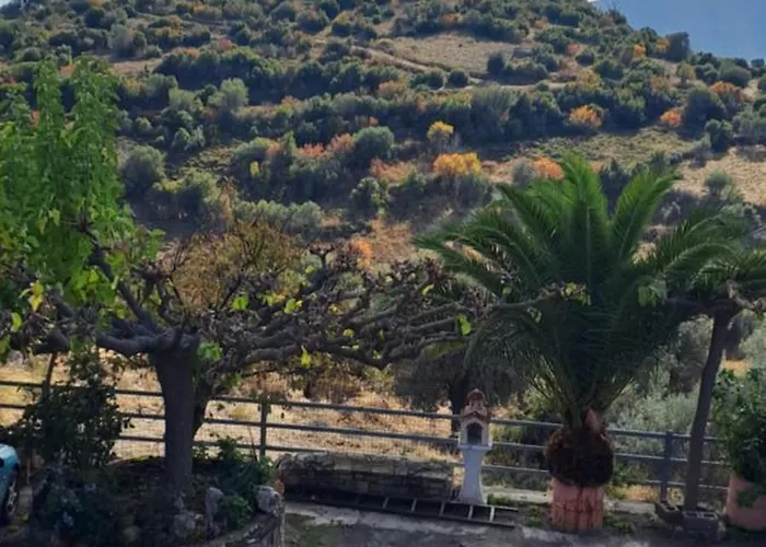 Σπίτι διακοπών πέτρινο αλώνι Panagia (Kymi-Aliveri, Euboea)